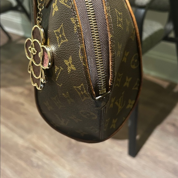 Louis Vuitton Brown and Gold Monogram Satchel - Picture 4 of 11